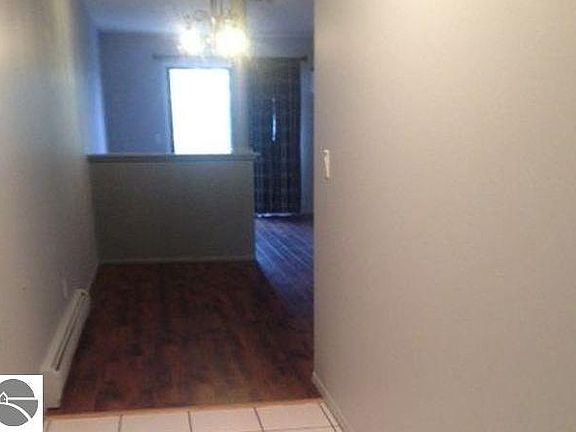 2nd image of 4114 Robin Hood Ln