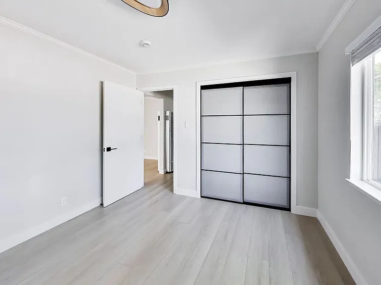 1249 Oak Grove Ave #4 — Photo 2