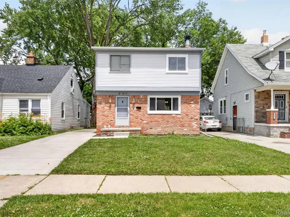 20471 Hollywood St, Harper Woods, MI 48225