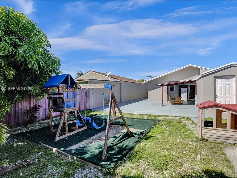 11854 SW 210th St — Photo 47