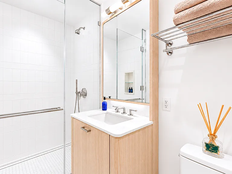 249 E 62nd St #9B — Photo 17
