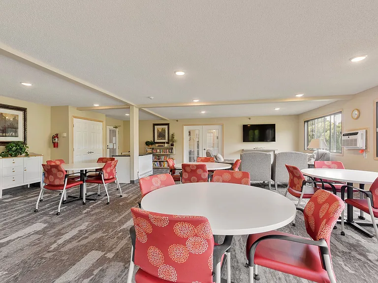 Lakewood Hills Apartments — Photo 20