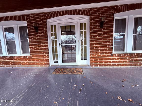 4th image of 215 Logan Blvd