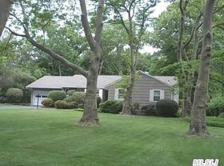 5 Idle Day Dr, Centerport, NY 11721