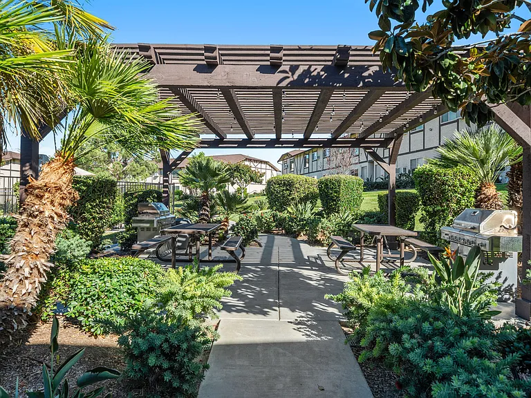 Temecula Gardens Apartments — Photo 2