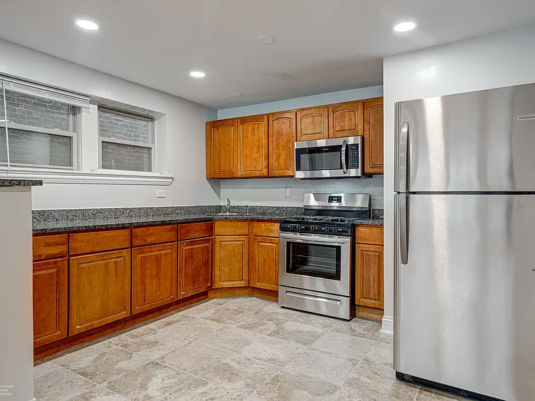 4938 S King Dr #2 — Photo 2