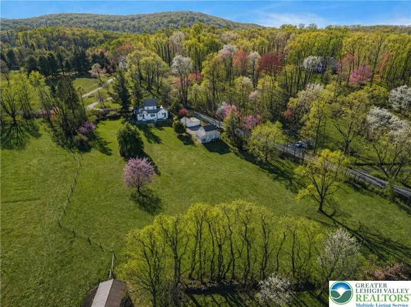 2016 Stonesthrow Rd, Bethlehem, PA 18015