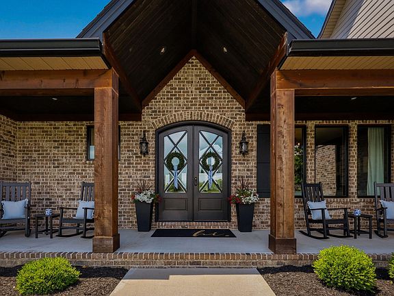 5th image of 310 Eagle Dr