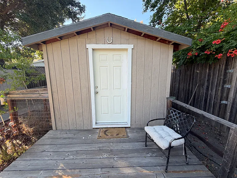 18351 Clayton Ave — Photo 32