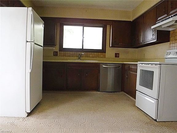 4th image of 110 Woodcrest Ct