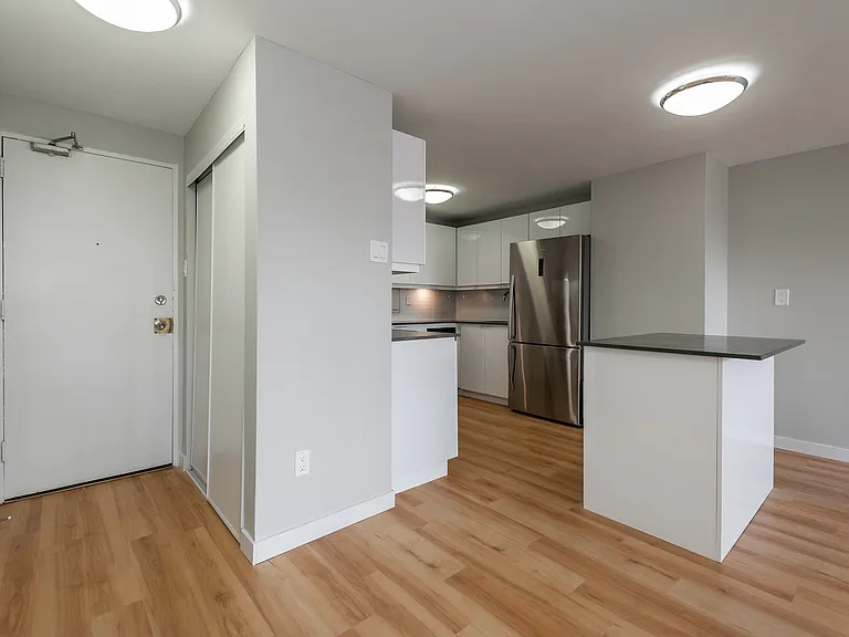 1161 Wellington St W — Photo 32