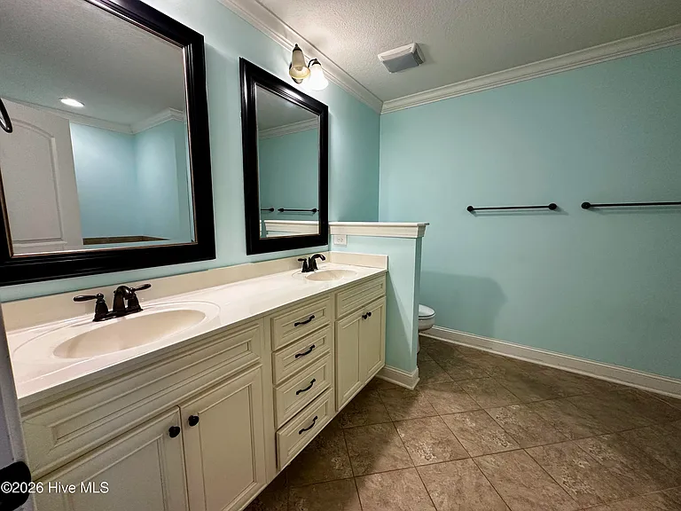 1855 Cambria Dr #B — Photo 11