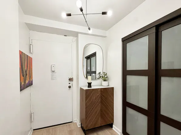 153 East 57th Street image 6 of 8