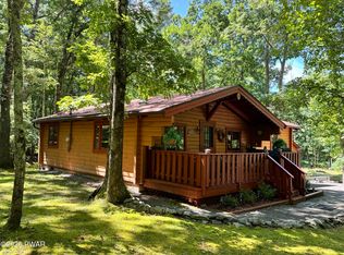 131 Deer Park Ln, Hawley, PA 18428