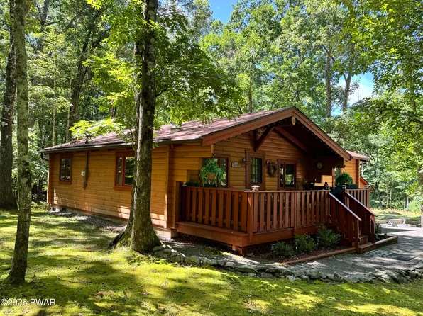 131 Deer Park Ln, Hawley, PA 18428