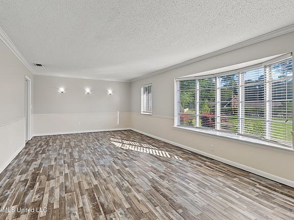 5th image of 86 Teresa Dr