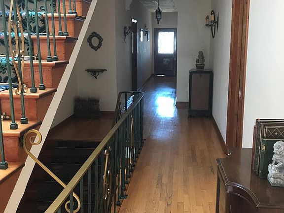 Hallway from balcony leading to the apartment