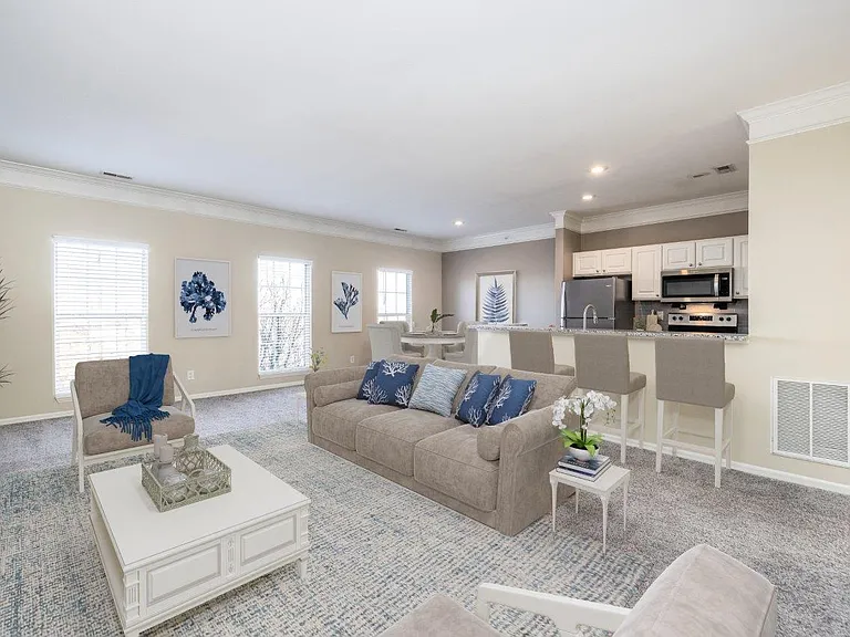 Christopher Wren Apartments and Townhomes — Photo 4