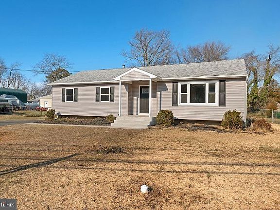 3rd image of 500 Berkeley Dr