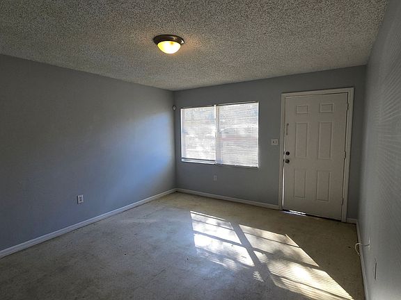 3rd image of 1023 Birchwood Ct APT 1