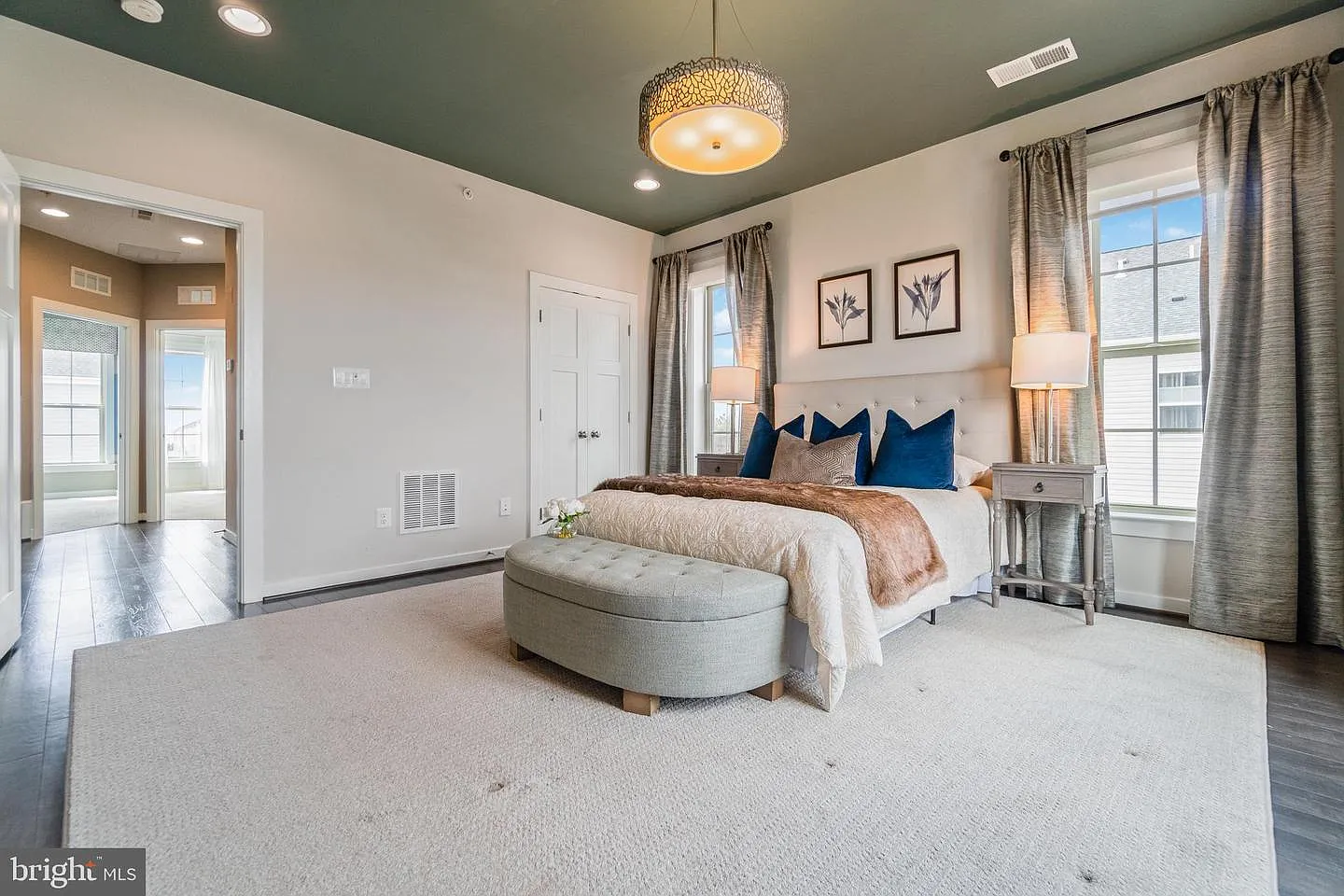 4 bed, 3.5 bath, 2500 sqft, $4,790 — Photo 4