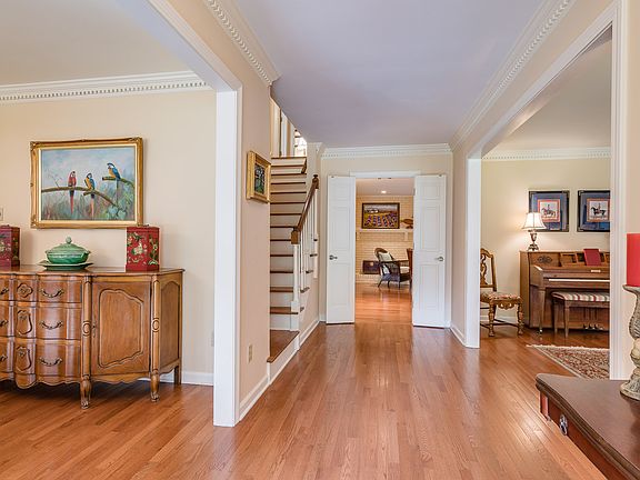 3rd image of 2437 Oak Trail Dr