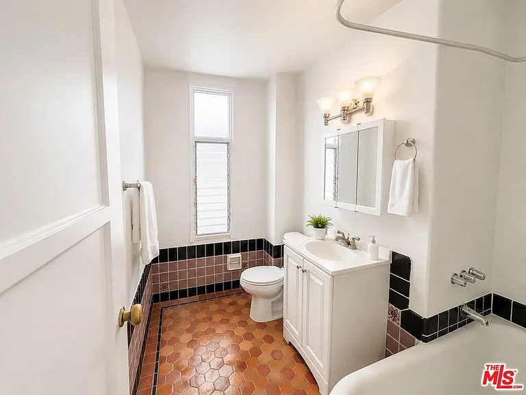 634 S Gramercy Pl #304 — Photo 6