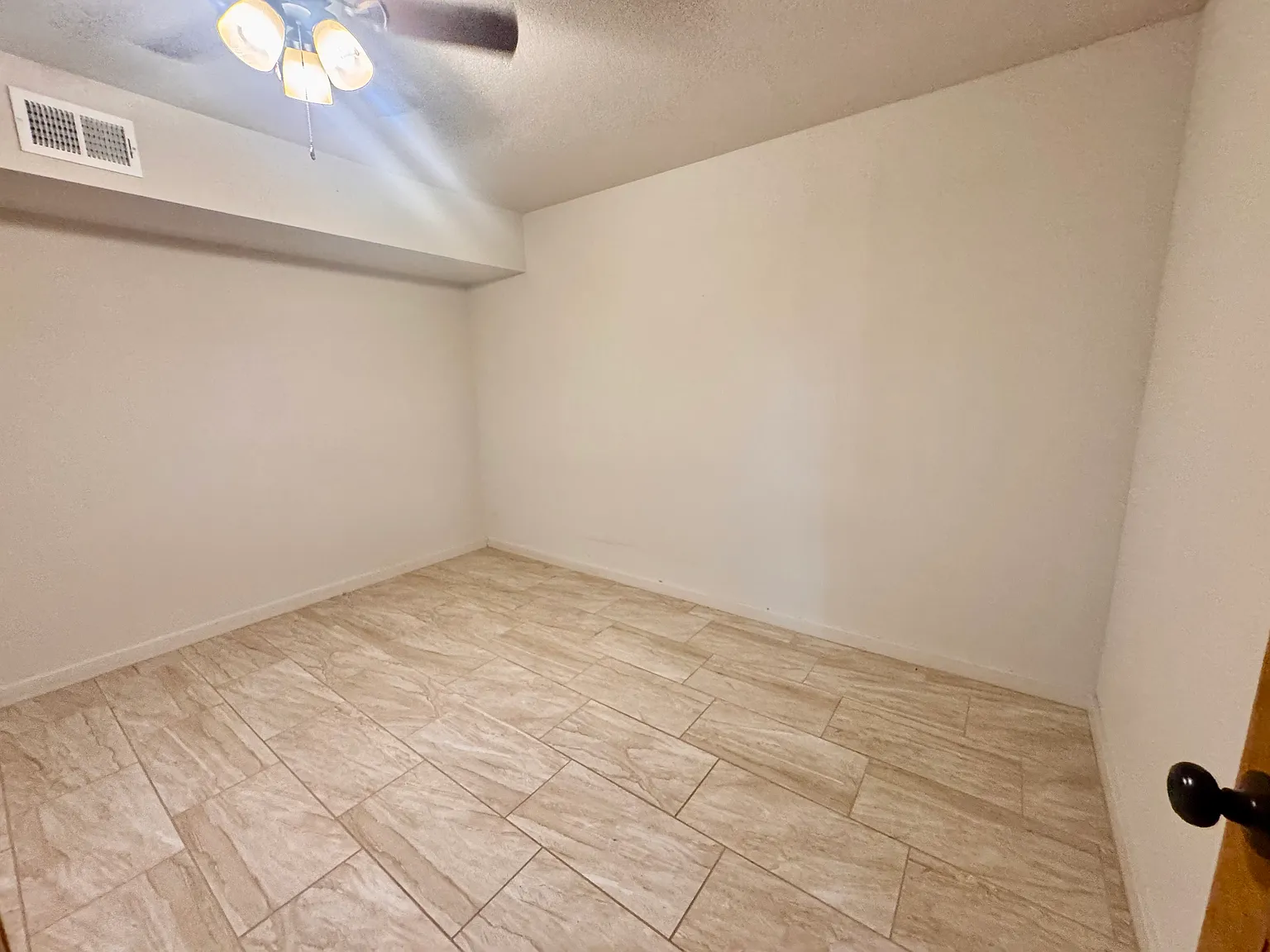 2 bed, 1000 sqft, $1,890 — Photo 2