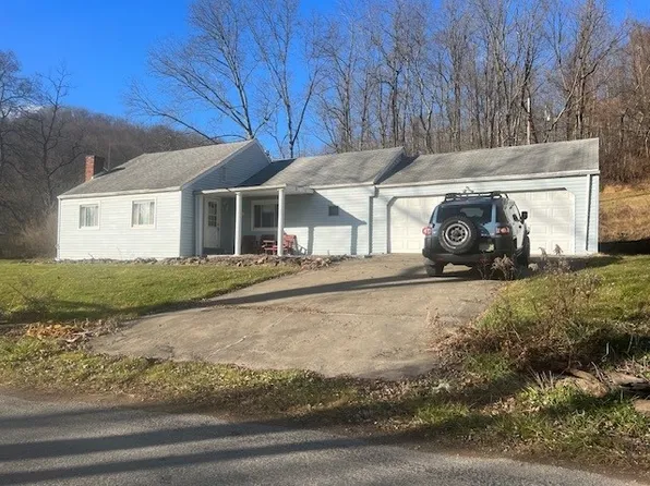 587 Little Creek Rd, Evans City, PA 16033