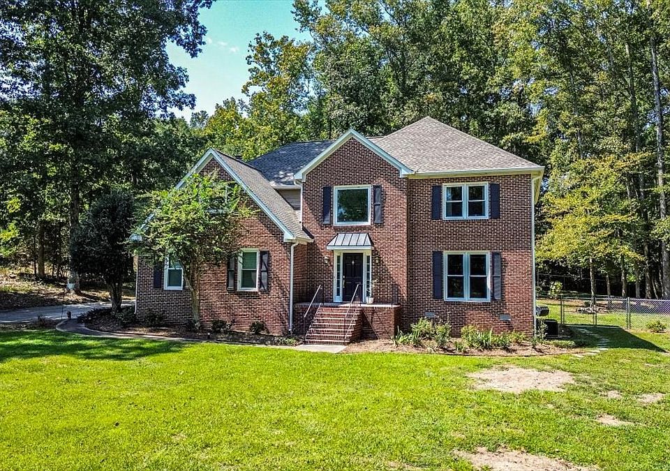 1st image of 165 Emerald Dr