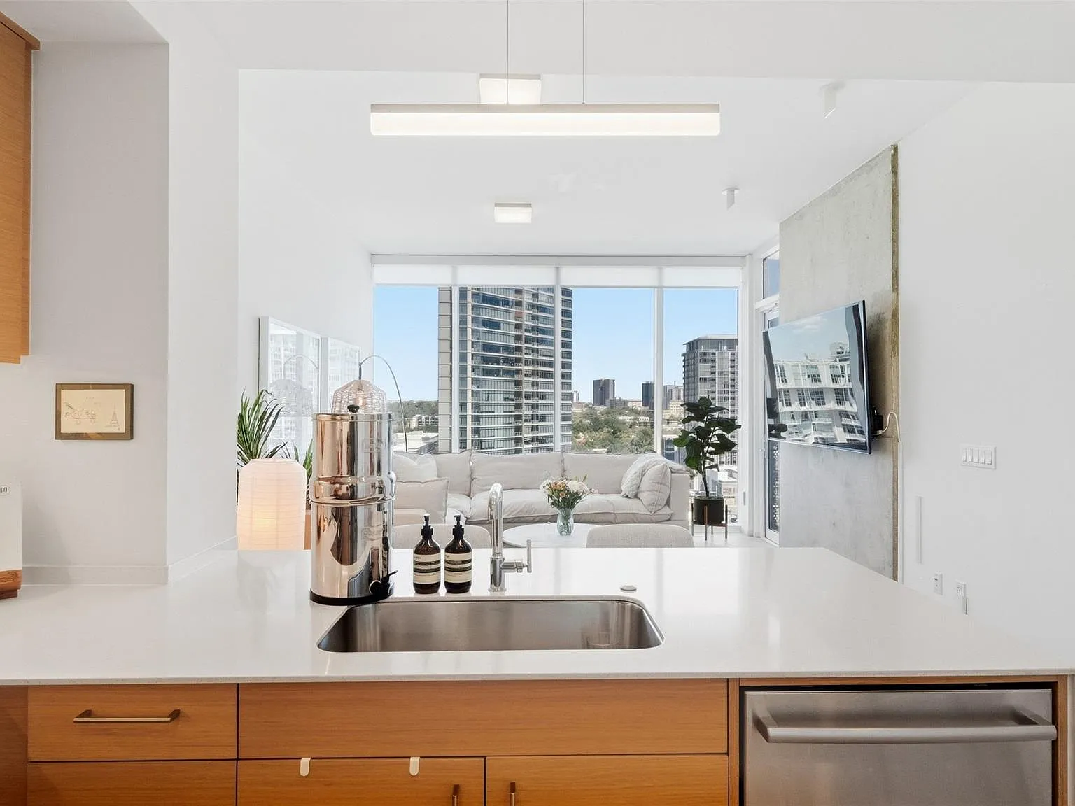 1 bed, 1.0 bath, 679 sqft, $3,100 — Photo 3