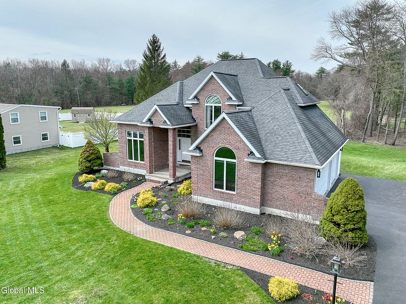 3rd image of 2855 W Lydius Street