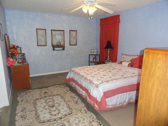 5th image of 36 Landover Ln