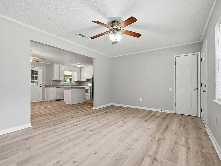 106 Andrews Ave — Photo 8