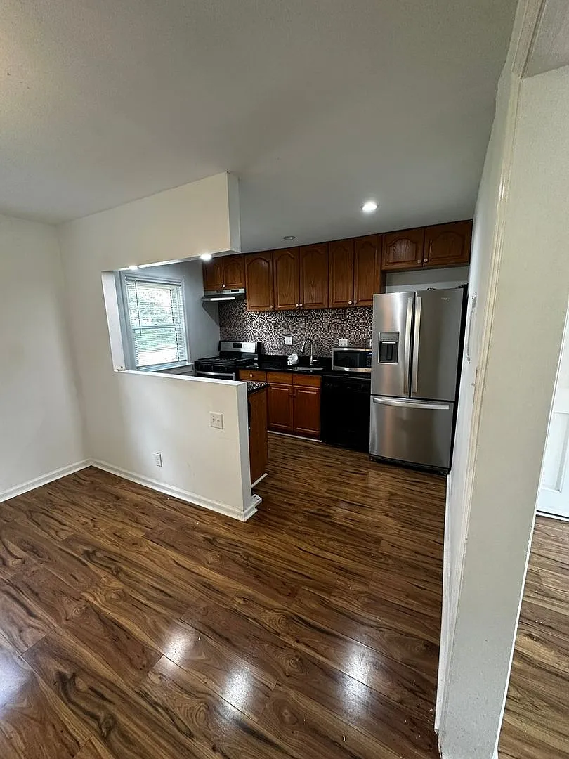 Charming 2BR Condo in Cherry Hill — Photo 2