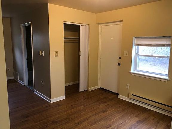 Eat-In Kitchen/1st Floor Closet