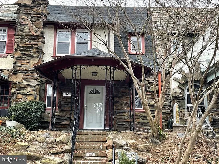 162 Edgehill Rd — Photo 1