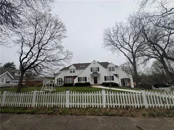 1410 S Broadway St, Leavenworth, KS 66048