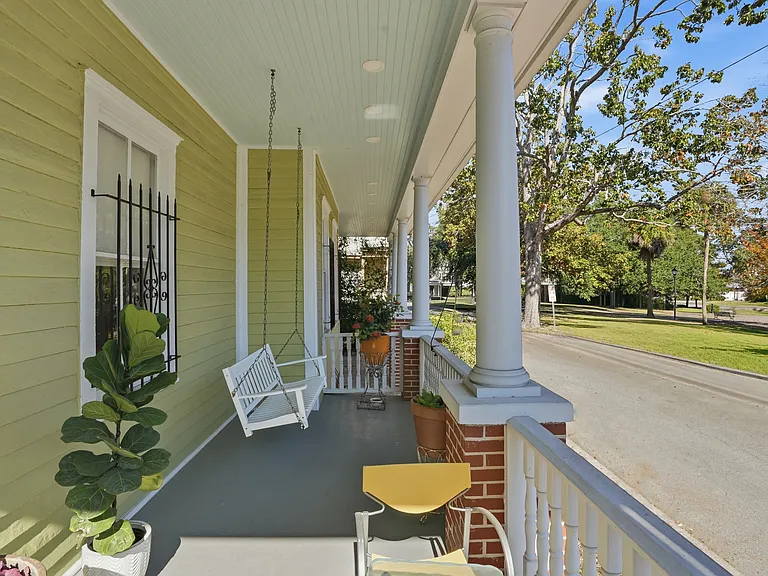 524 E Henry St — Photo 33
