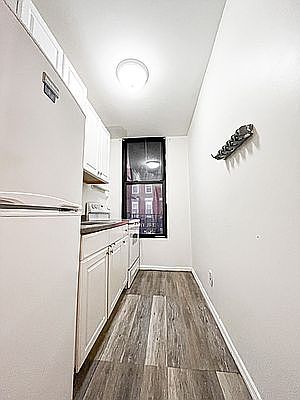 2nd image of 817 Manhattan Ave #2