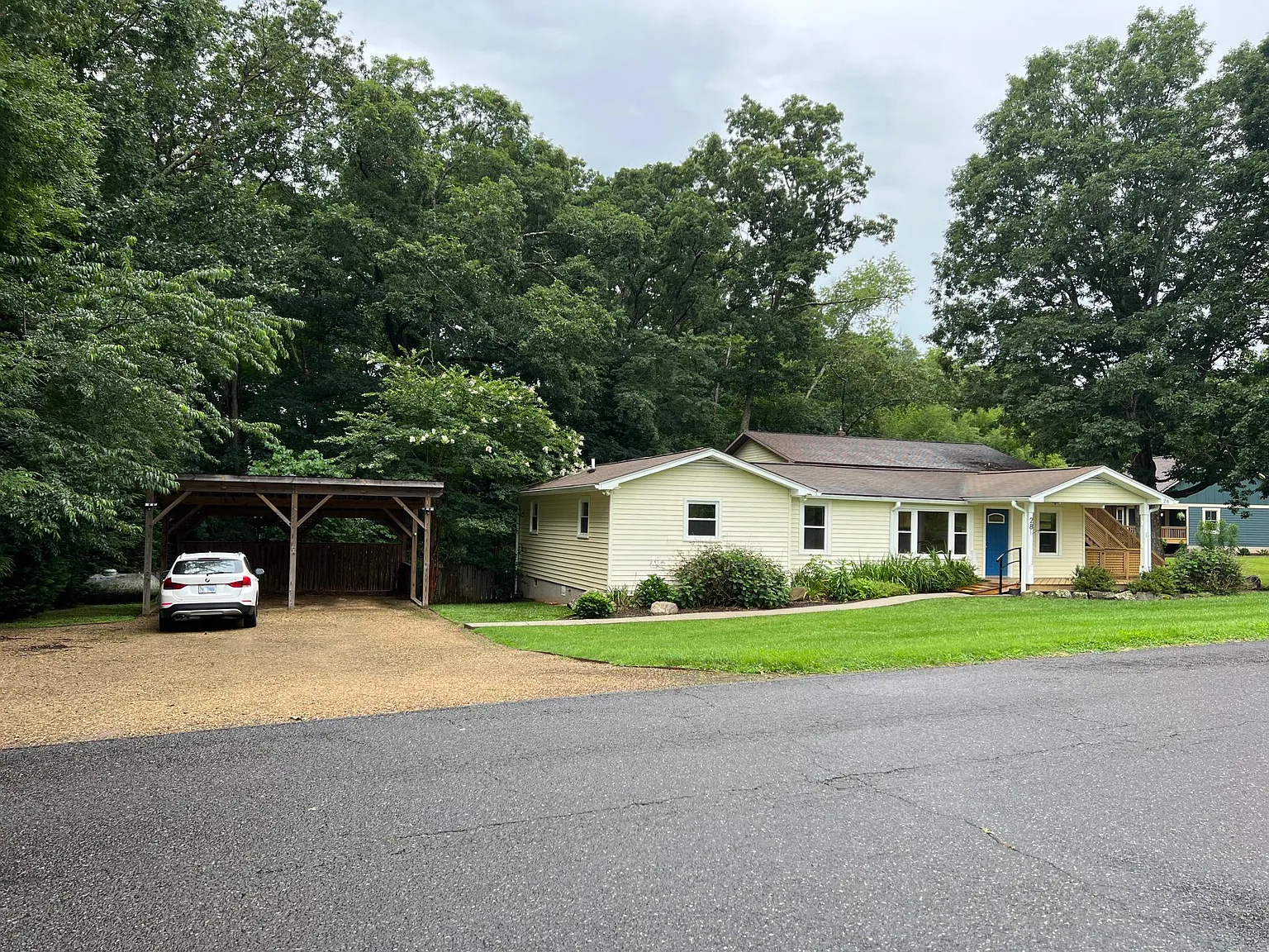3 bed, 1350 sqft, $2,200 — Photo 1