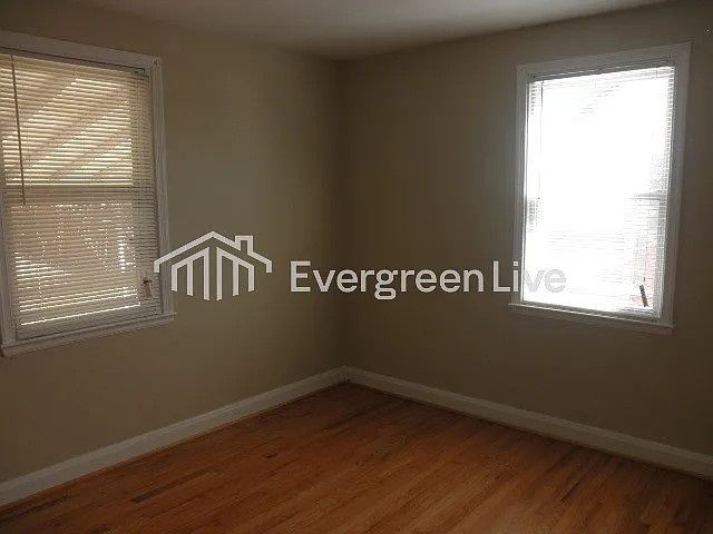 4 bed, 1.0 bath, 1080 sqft, $1,945 — Photo 3