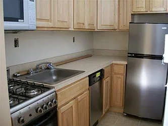 Rented by Robyn Lee, LREB