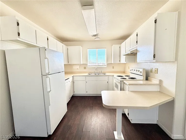 1861 Haiwee St #C — Photo 5