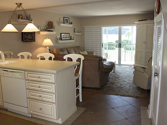 5th image of 4831 Saxon Dr #2210