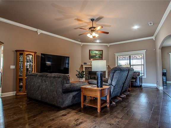 4th image of 4401 SW Beech Ln