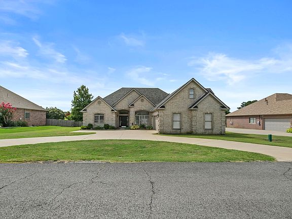 3rd image of 213 Plantation Dr