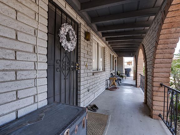 3rd image of 1138 N Wedgewood Cir