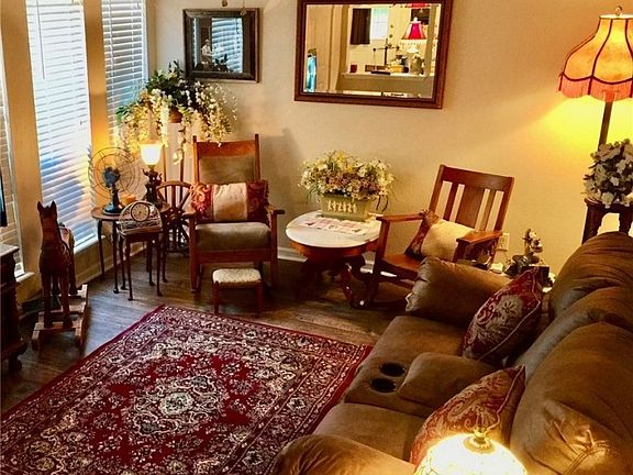 4th image of 2411 De Lee St APT 20