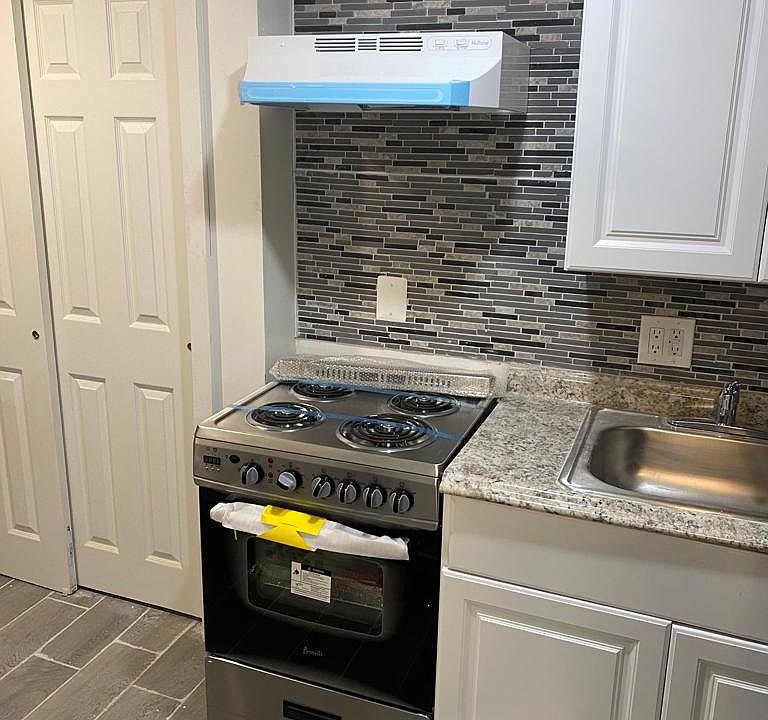 2nd image of 82 Maple St #4